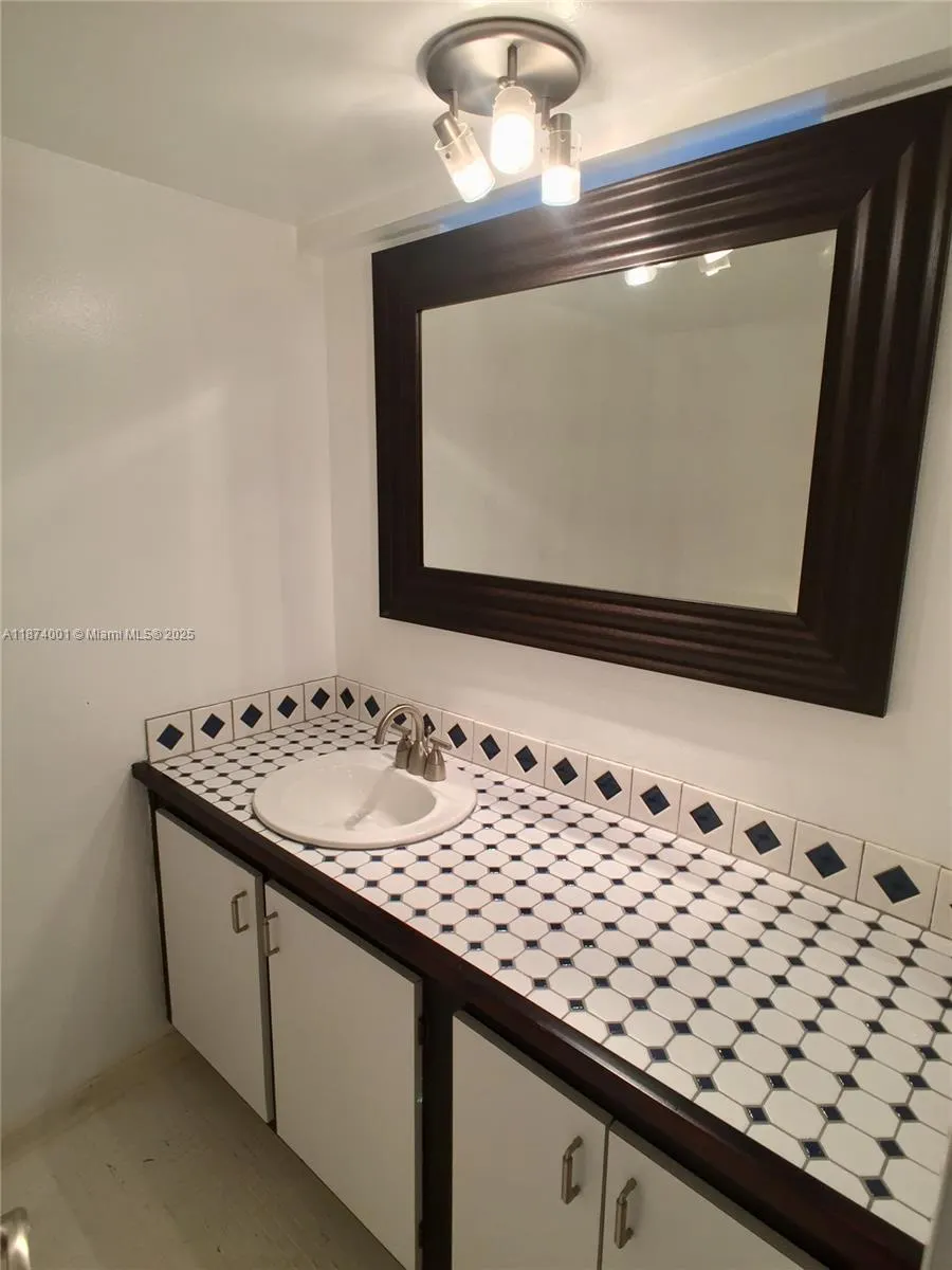 1025 Alton Rd, #507