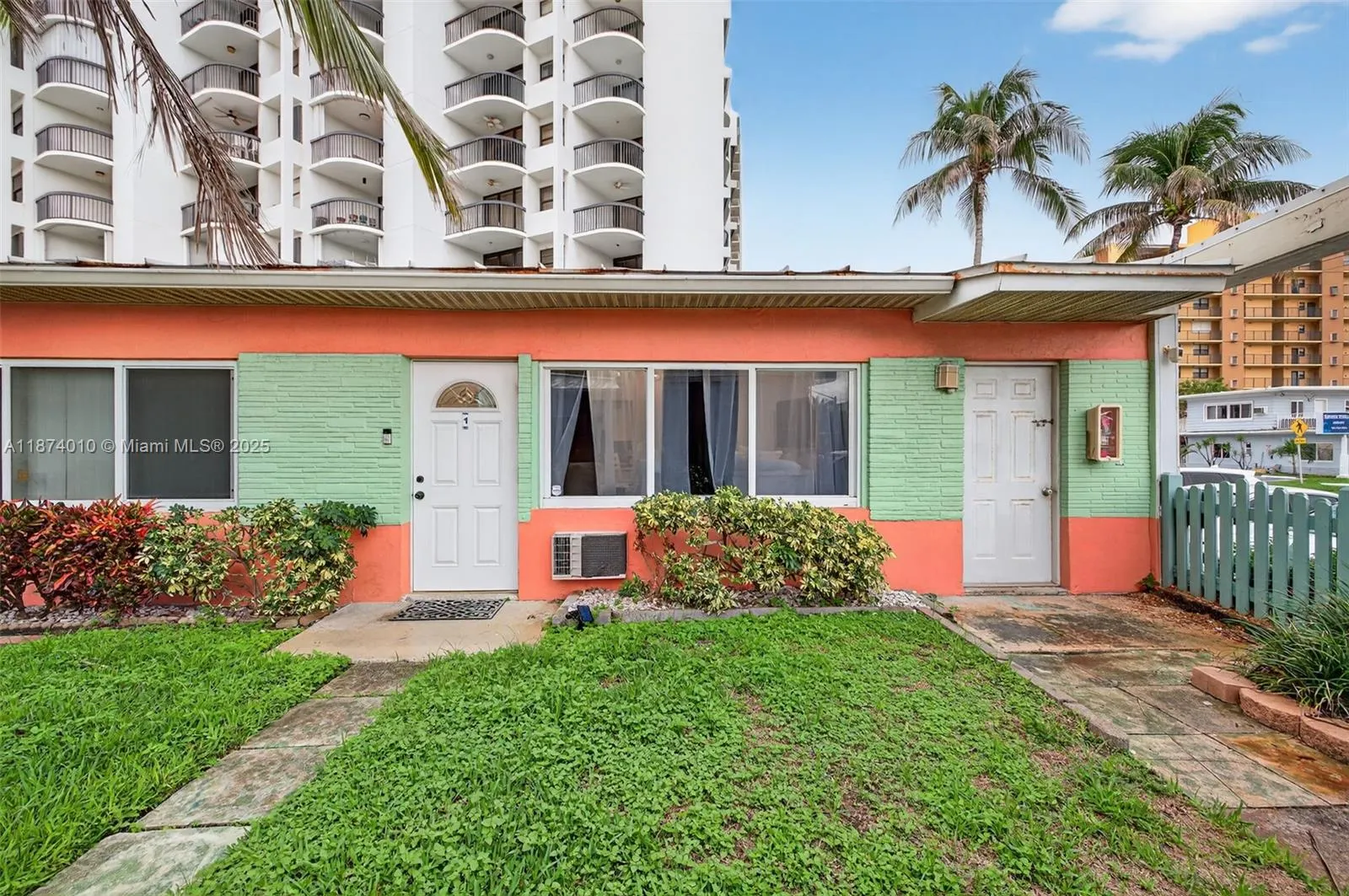 820 N Ocean Blvd, #1