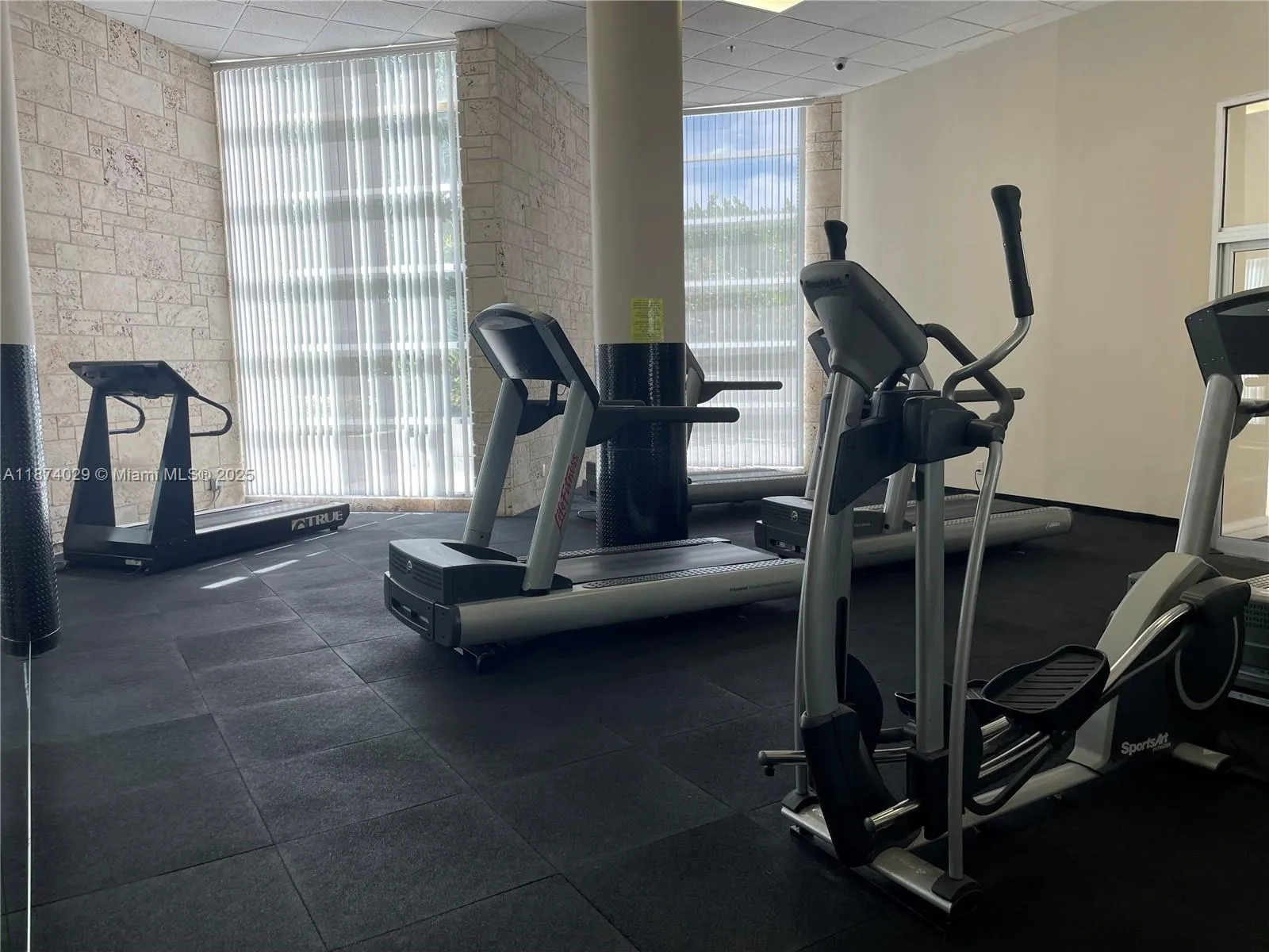 5151 Collins Ave, #1525