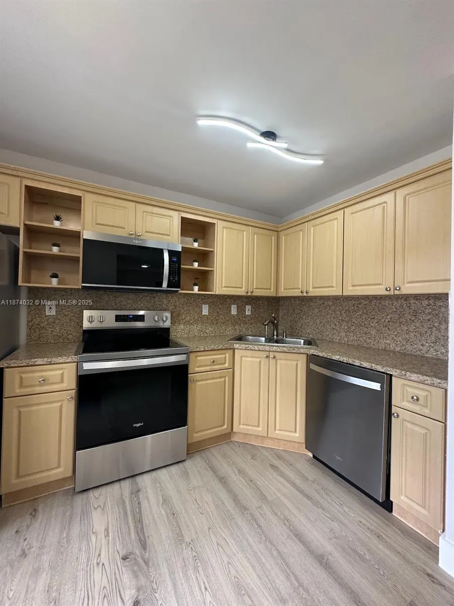 8211 NW 191st St, #3-C
