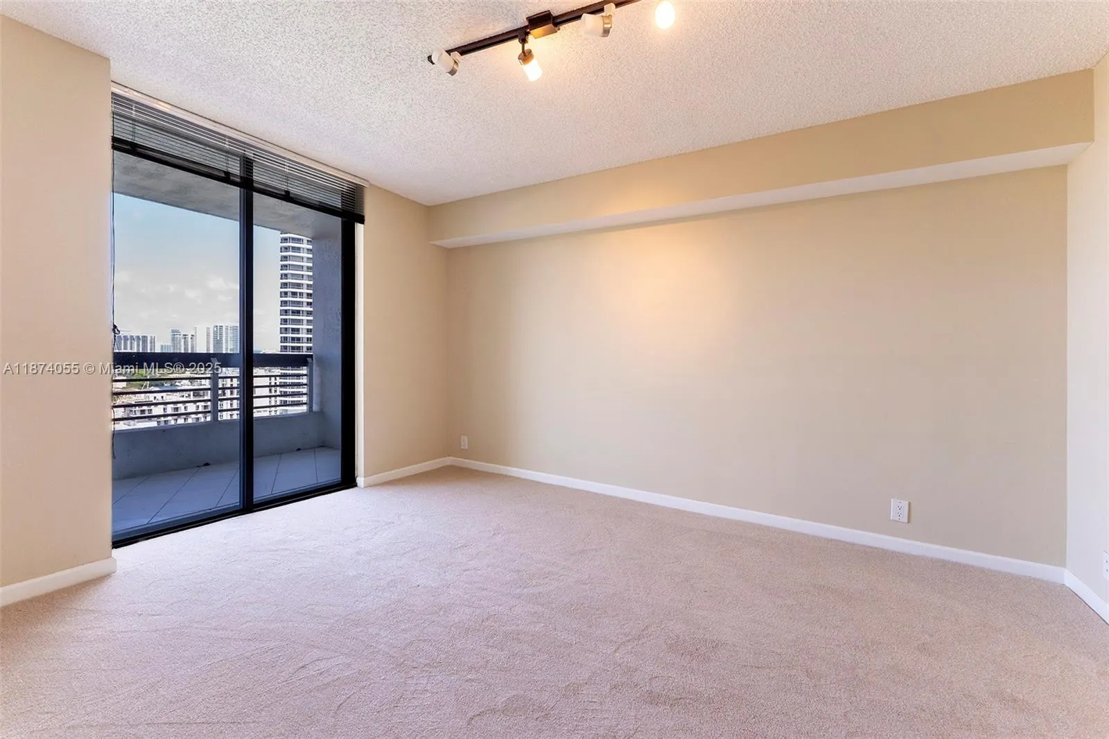 3530 Mystic Pointe Dr, #2207