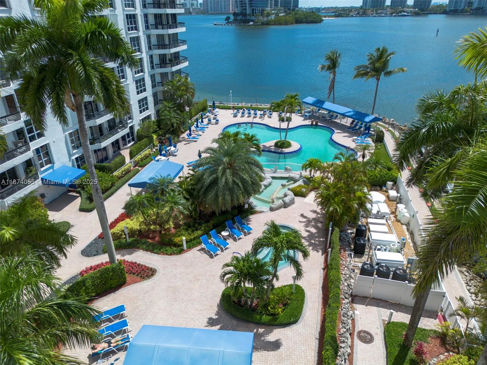 3530 Mystic Pointe Dr, #2207