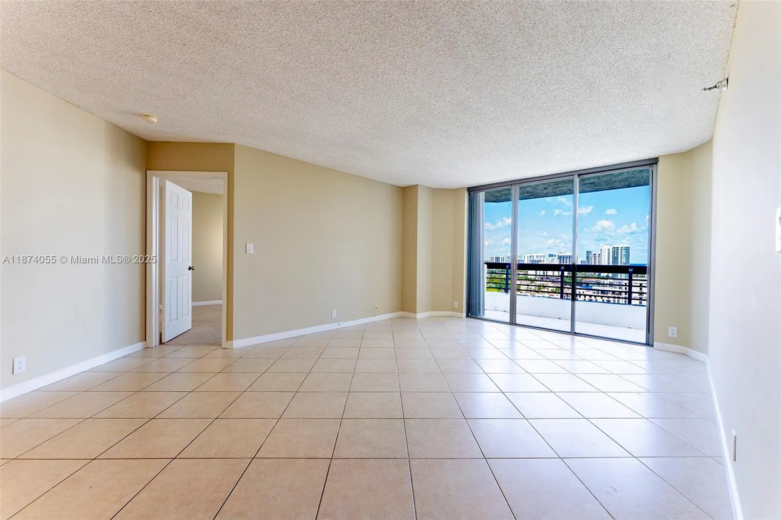 3530 Mystic Pointe Dr, #2207