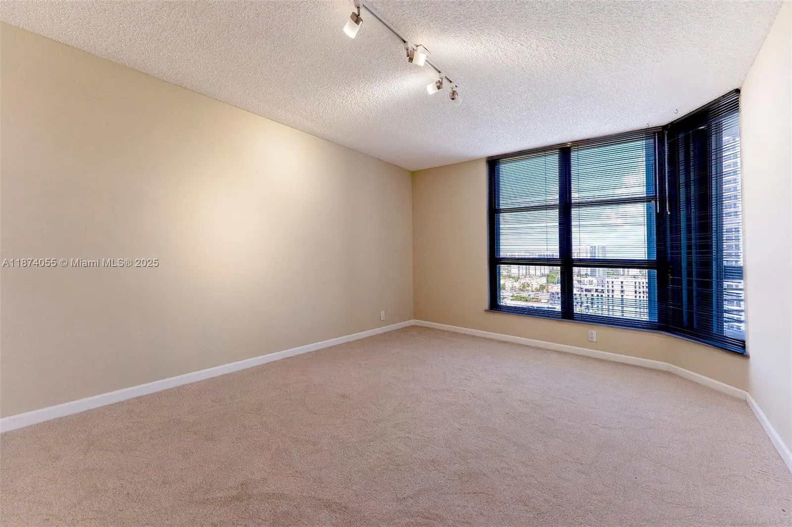 3530 Mystic Pointe Dr, #2207