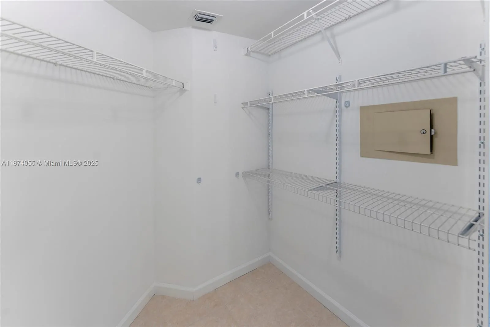 3530 Mystic Pointe Dr, #2207