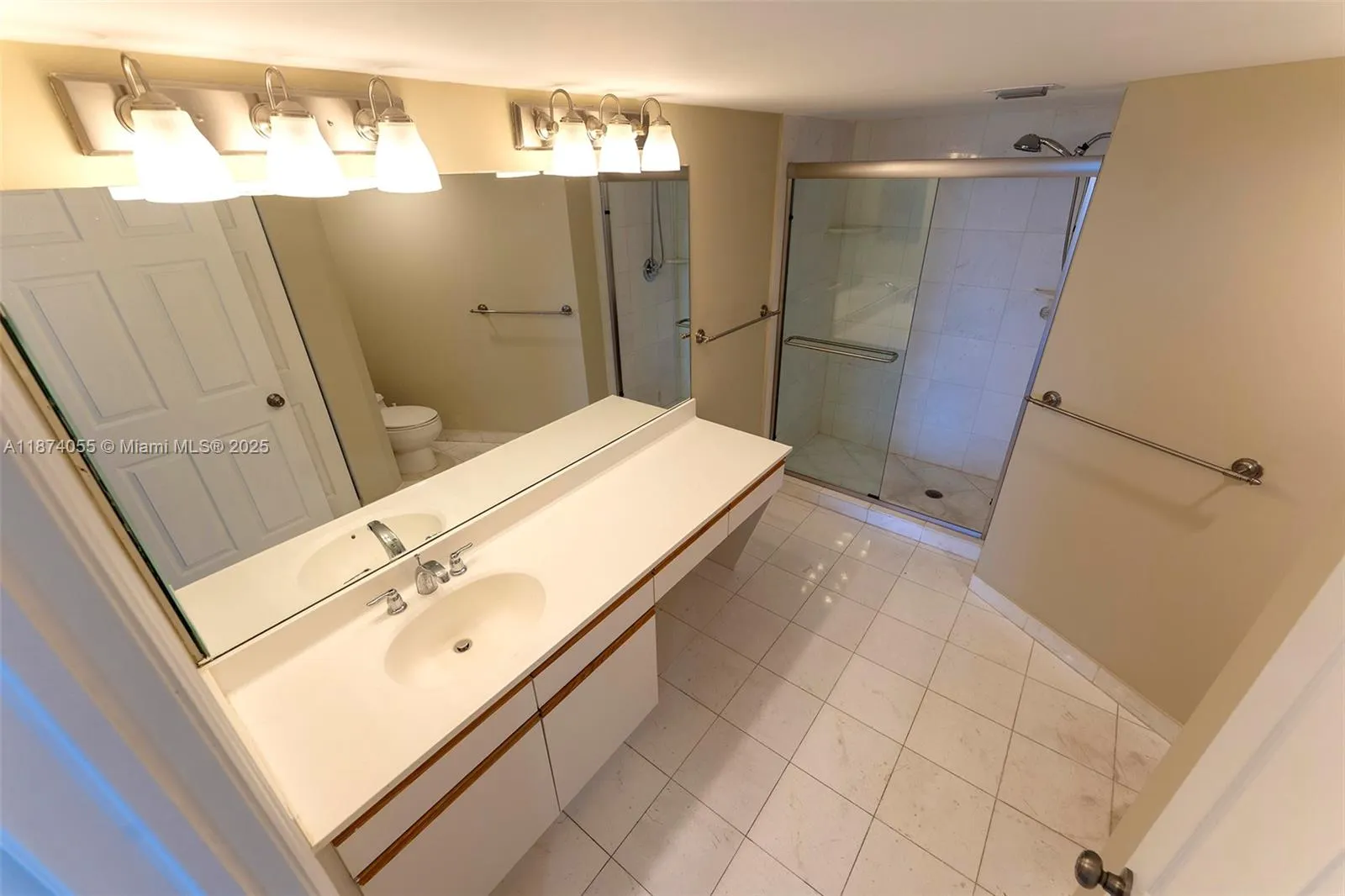 3530 Mystic Pointe Dr, #2207
