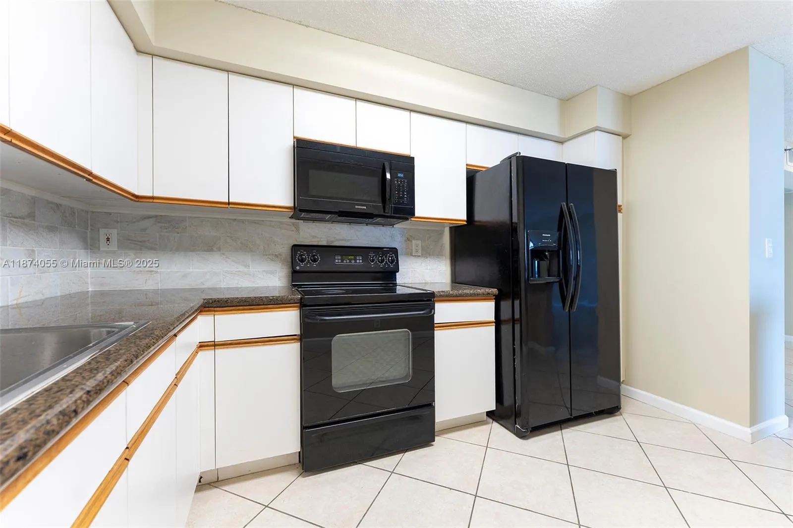 3530 Mystic Pointe Dr, #2207