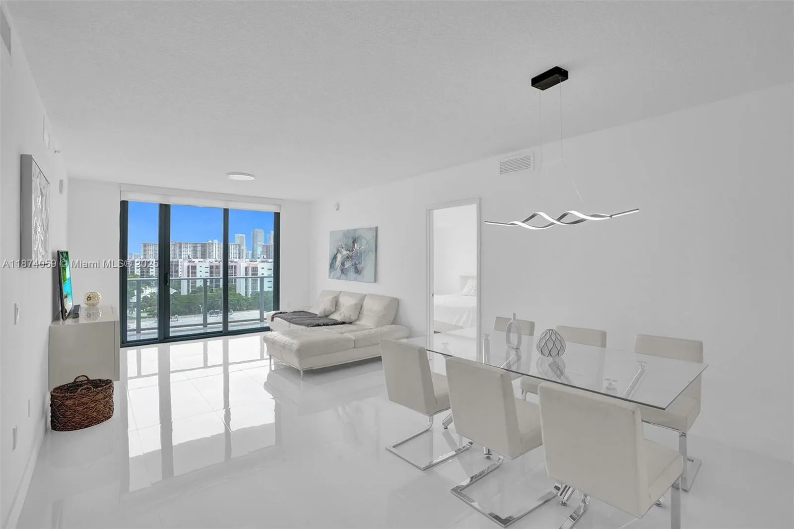 330 Sunny Isles Blvd, #5-805