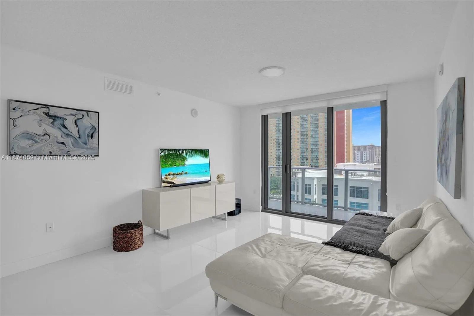 330 Sunny Isles Blvd, #5-805