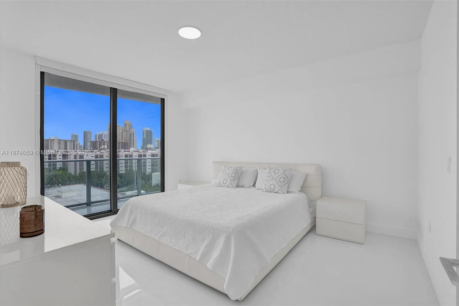 330 Sunny Isles Blvd, #5-805