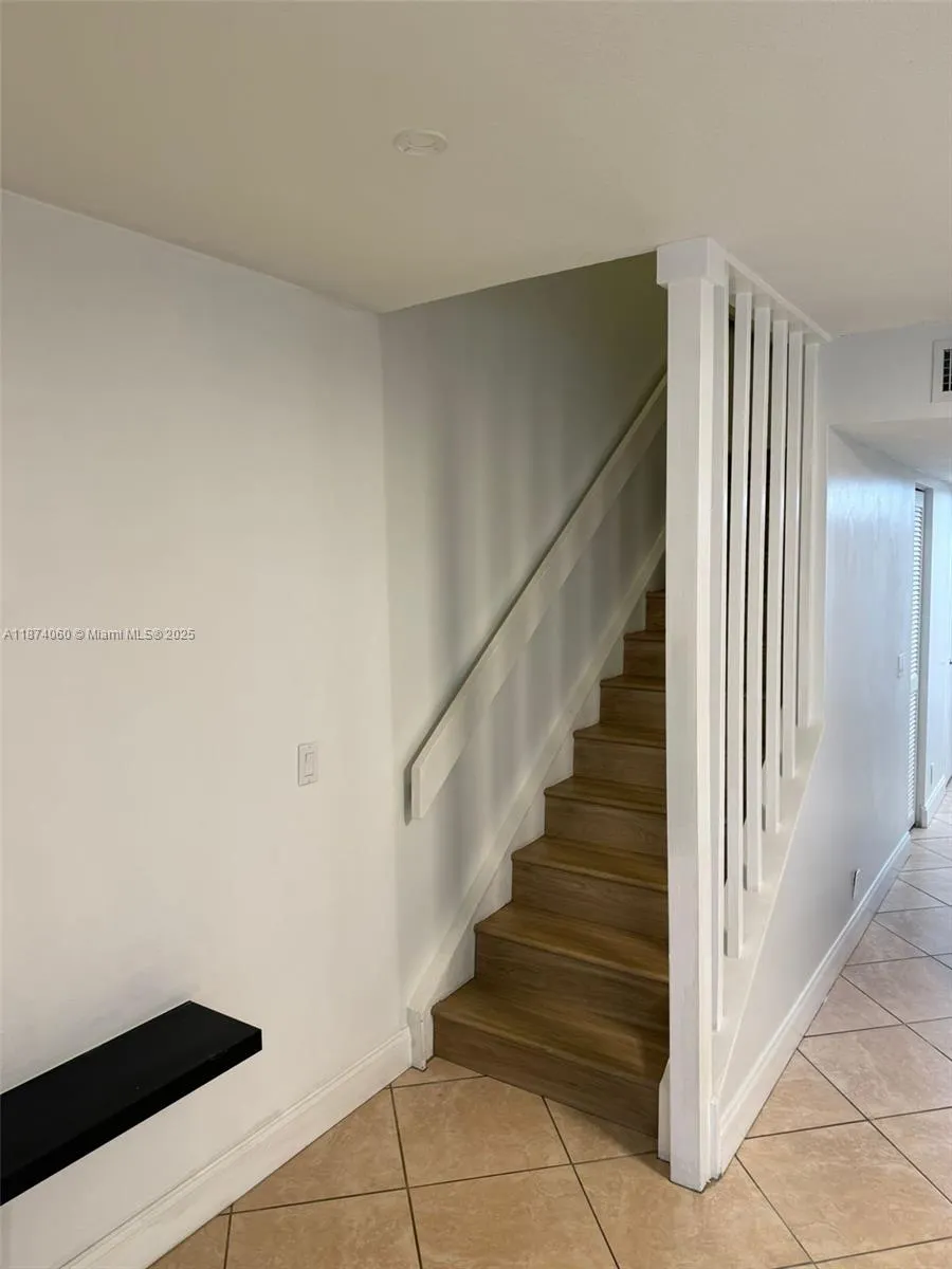 381 Maplecrest Cir