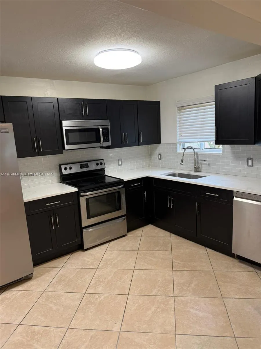 381 Maplecrest Cir