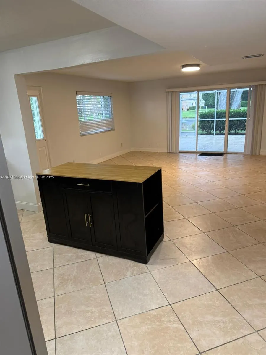 381 Maplecrest Cir