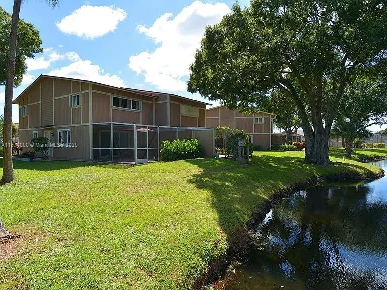 381 Maplecrest Cir