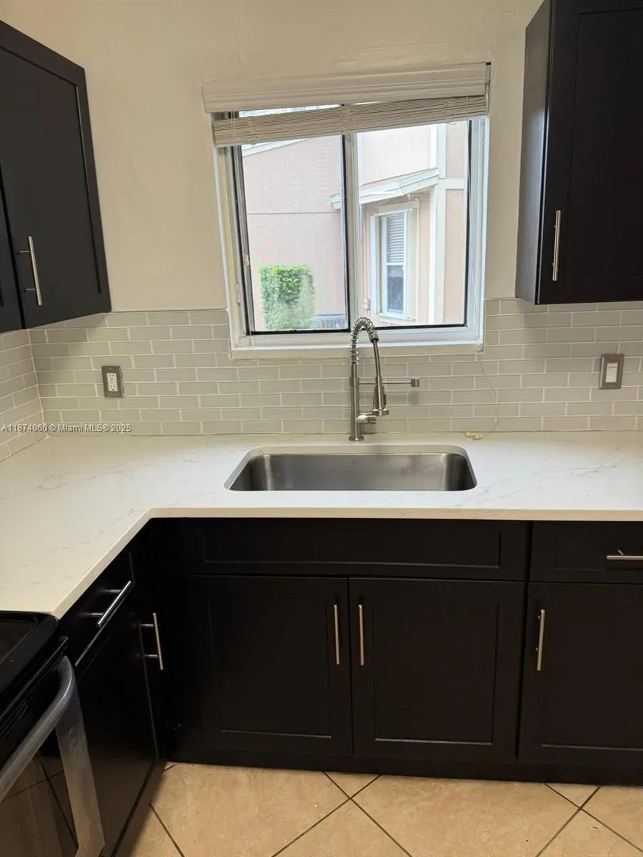 381 Maplecrest Cir