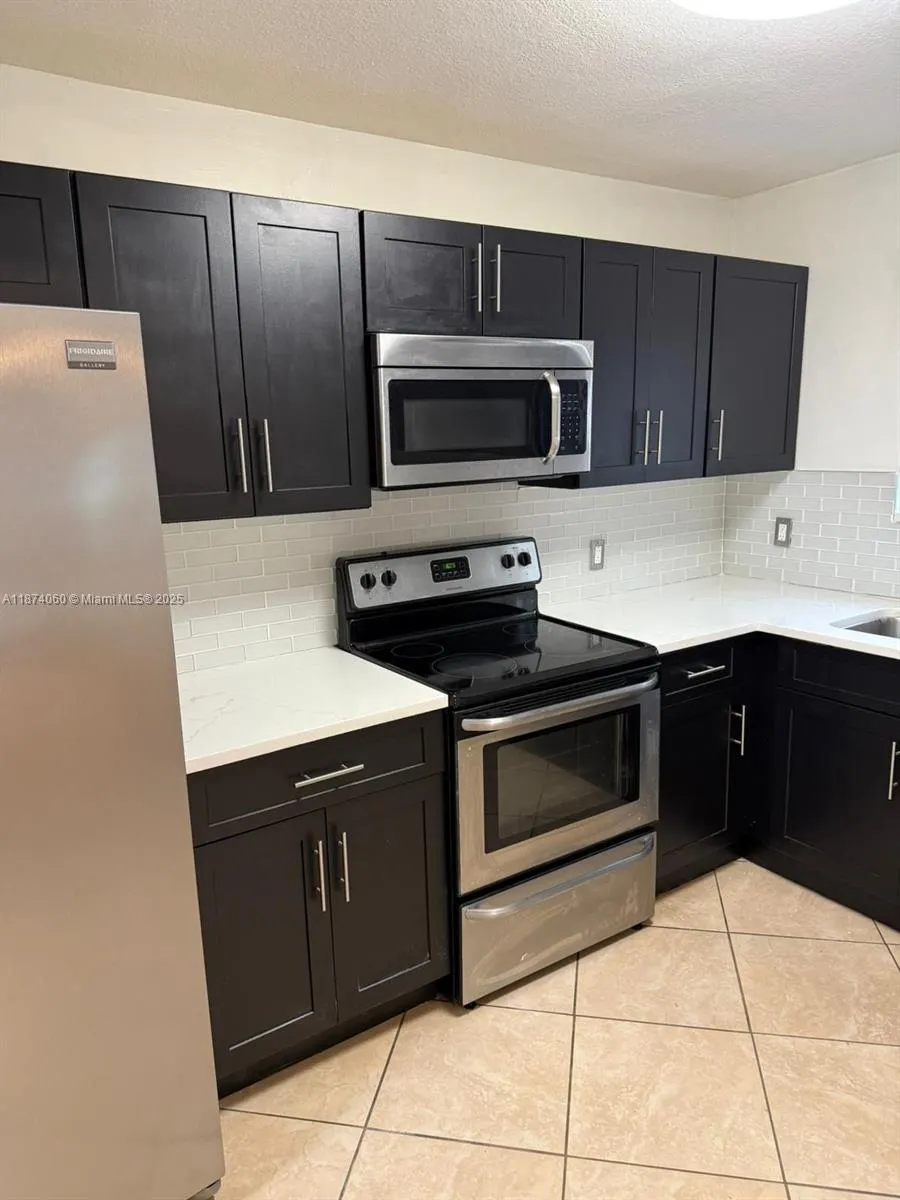 381 Maplecrest Cir