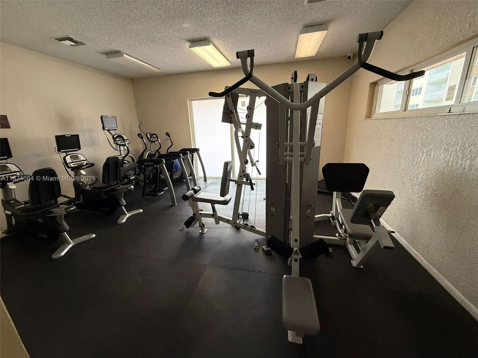 6940 Miami Gardens Dr, #1-122