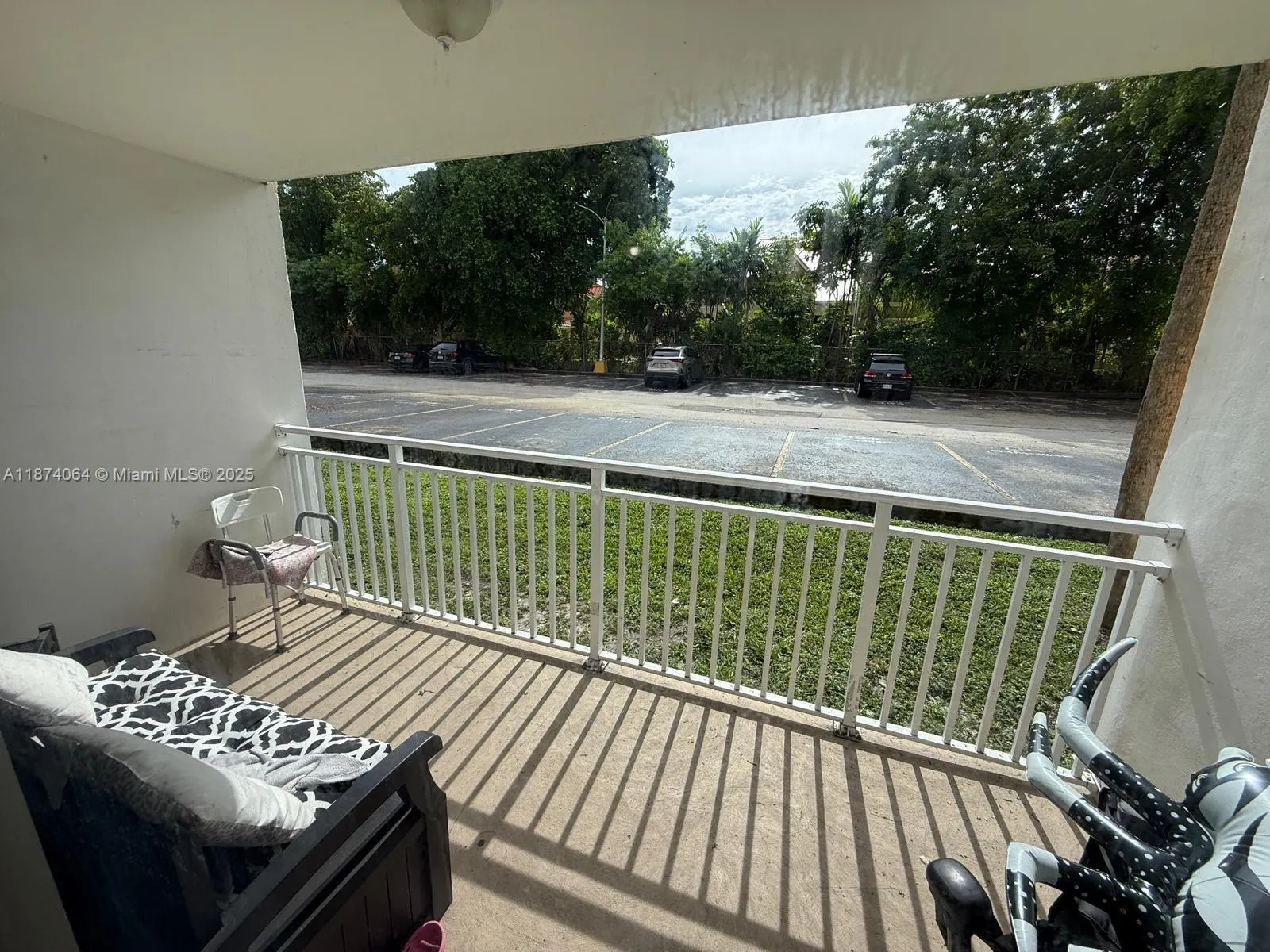 6940 Miami Gardens Dr, #1-122