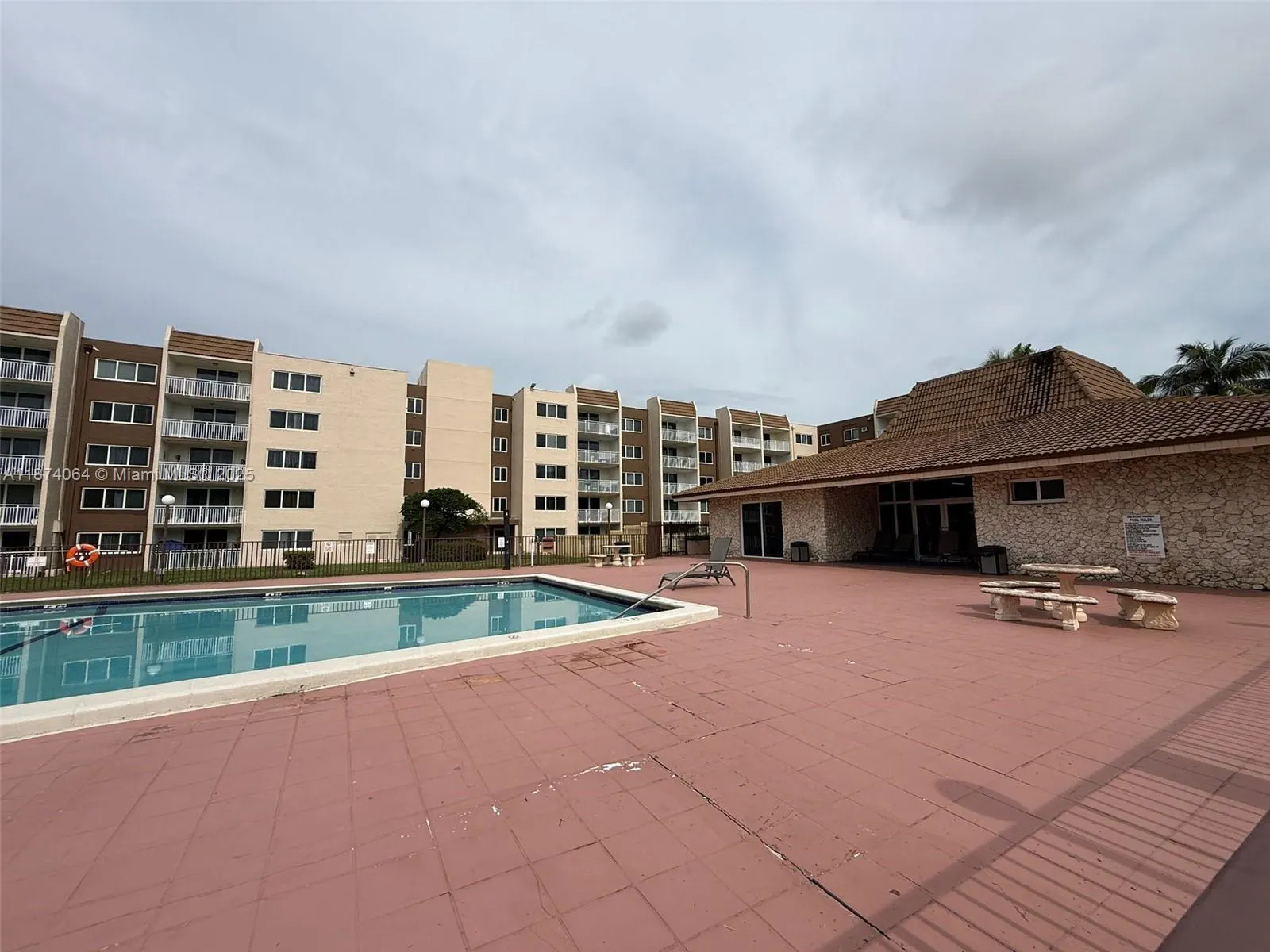 6940 Miami Gardens Dr, #1-122