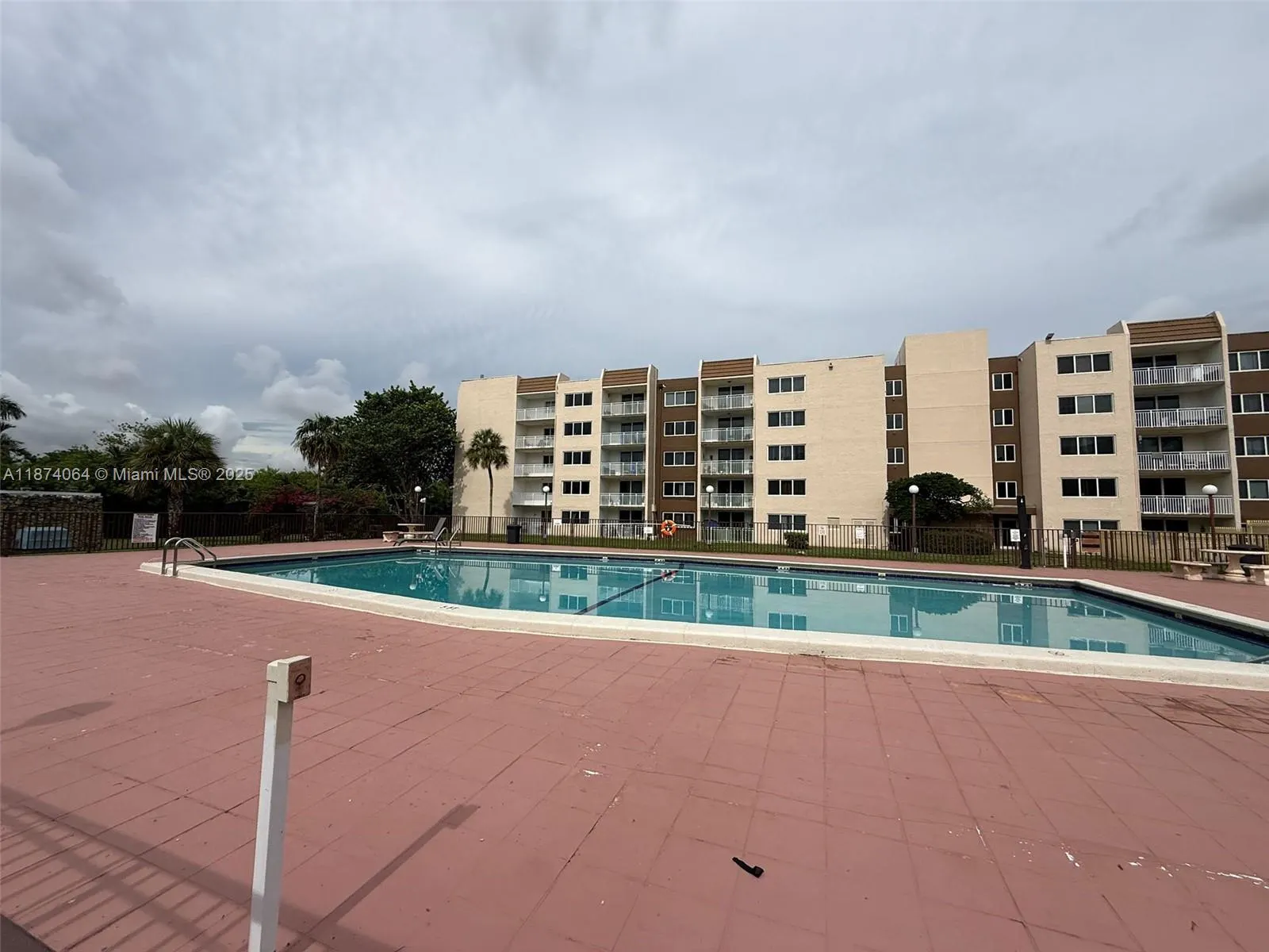 6940 Miami Gardens Dr, #1-122