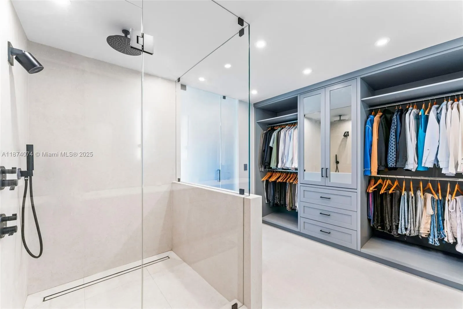 1011 N Venetian Dr