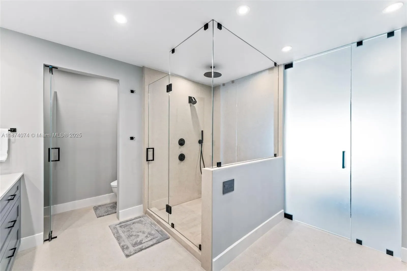 1011 N Venetian Dr