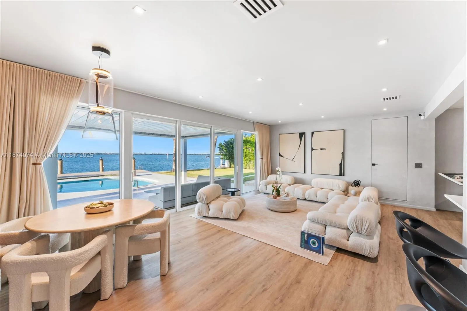 1011 N Venetian Dr