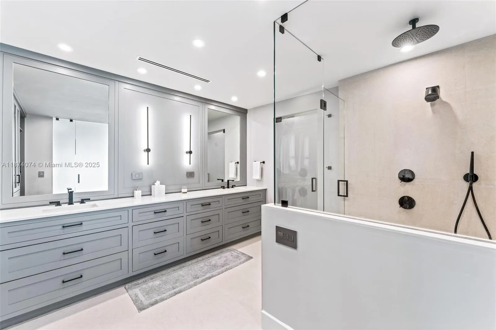 1011 N Venetian Dr