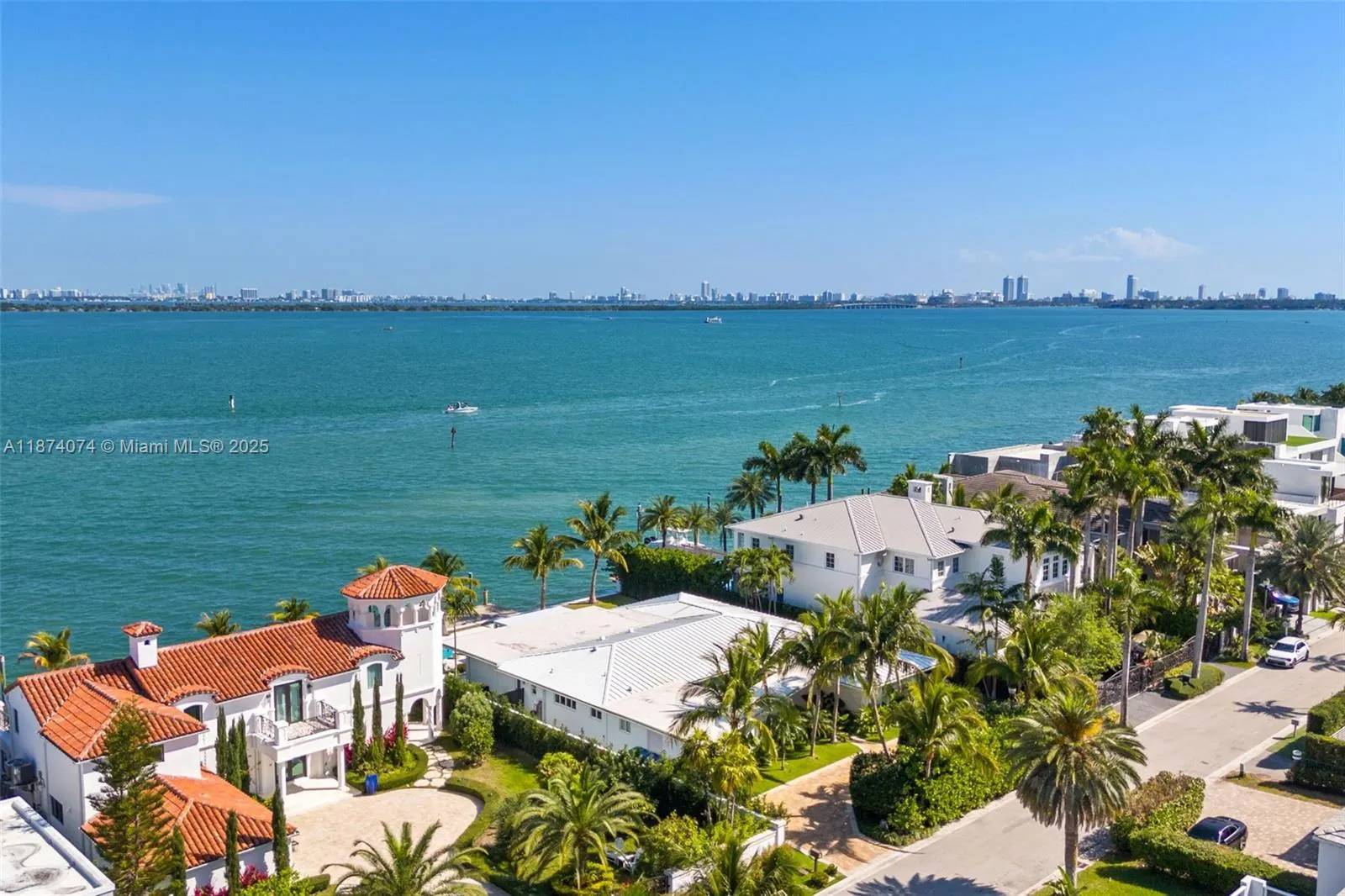 1011 N Venetian Dr