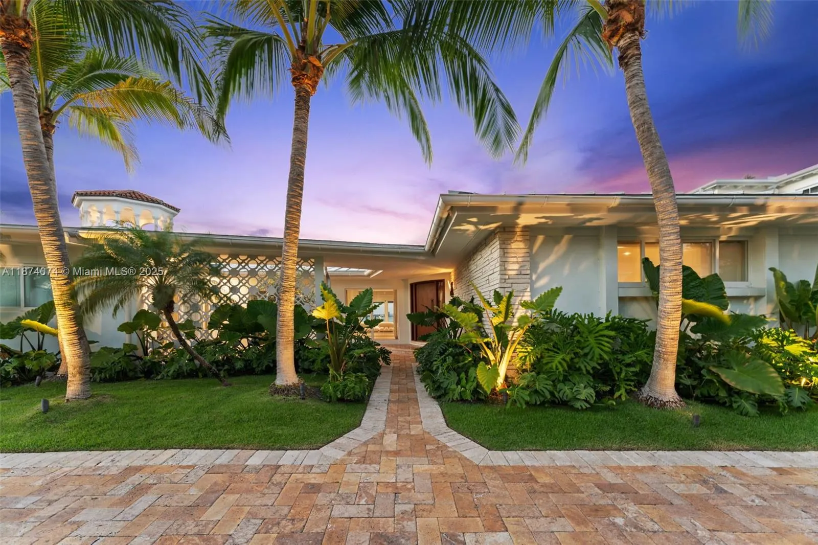 1011 N Venetian Dr
