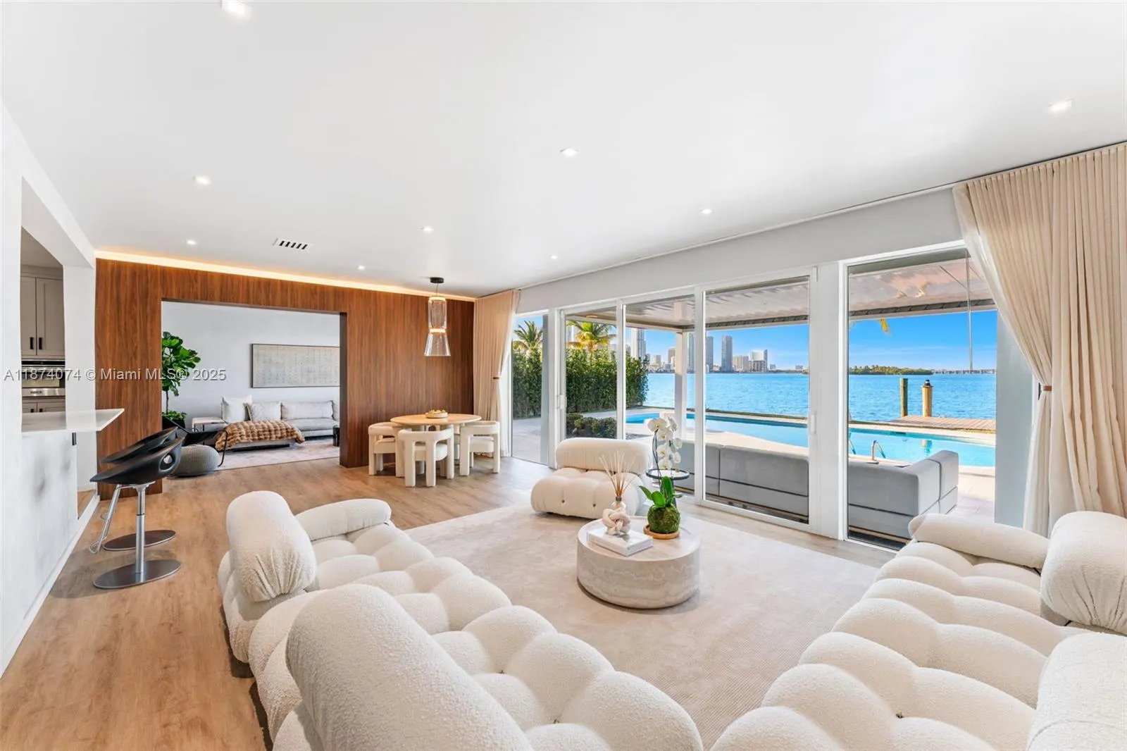 1011 N Venetian Dr