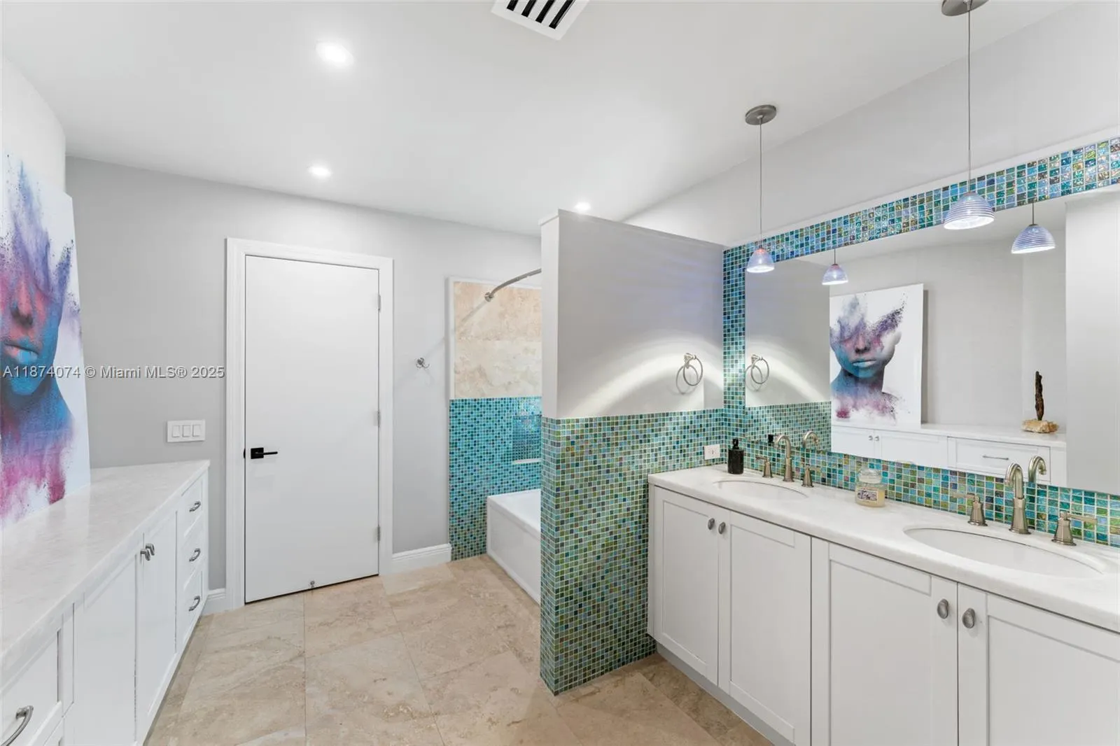 1011 N Venetian Dr