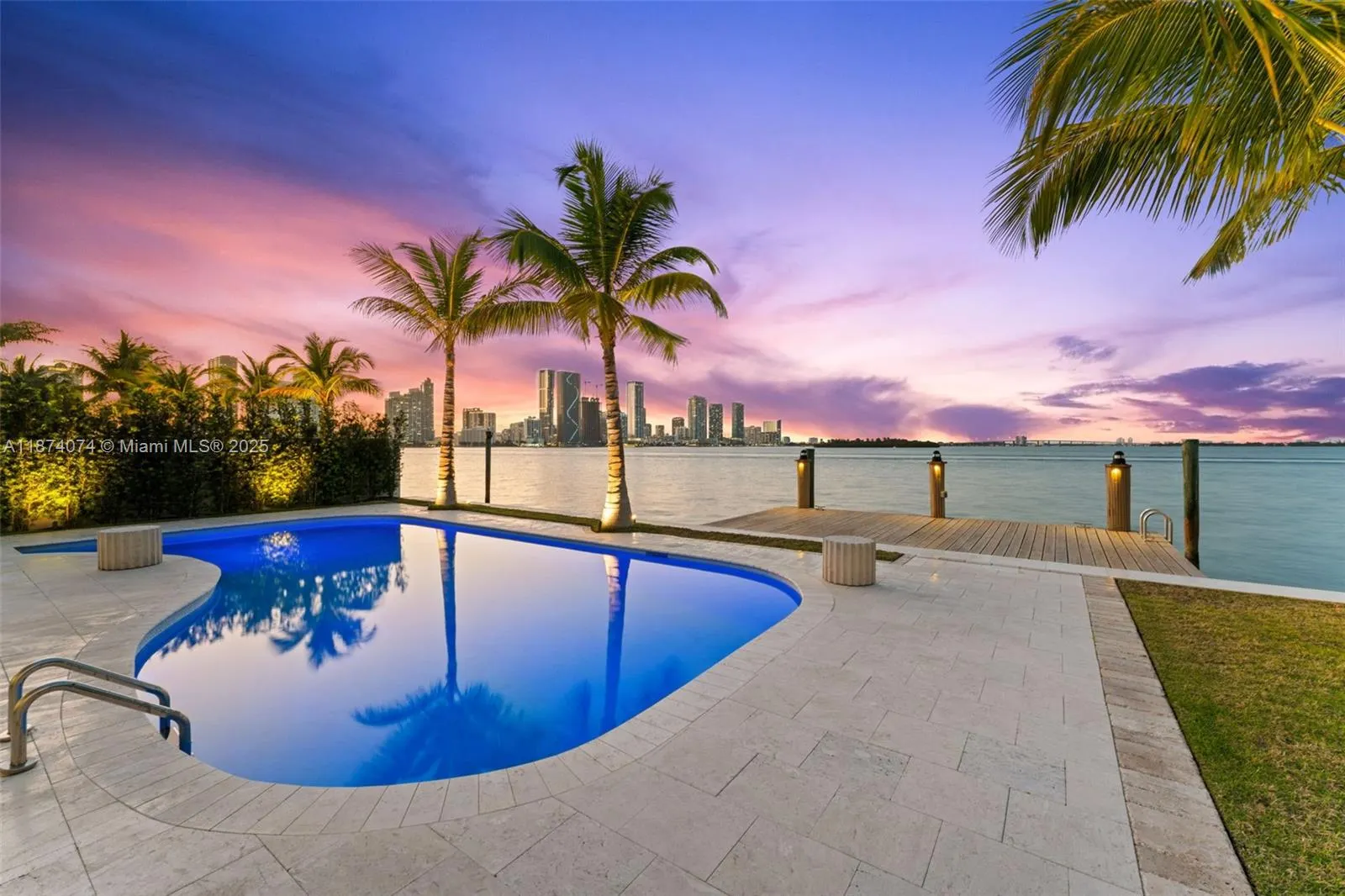 1011 N Venetian Dr
