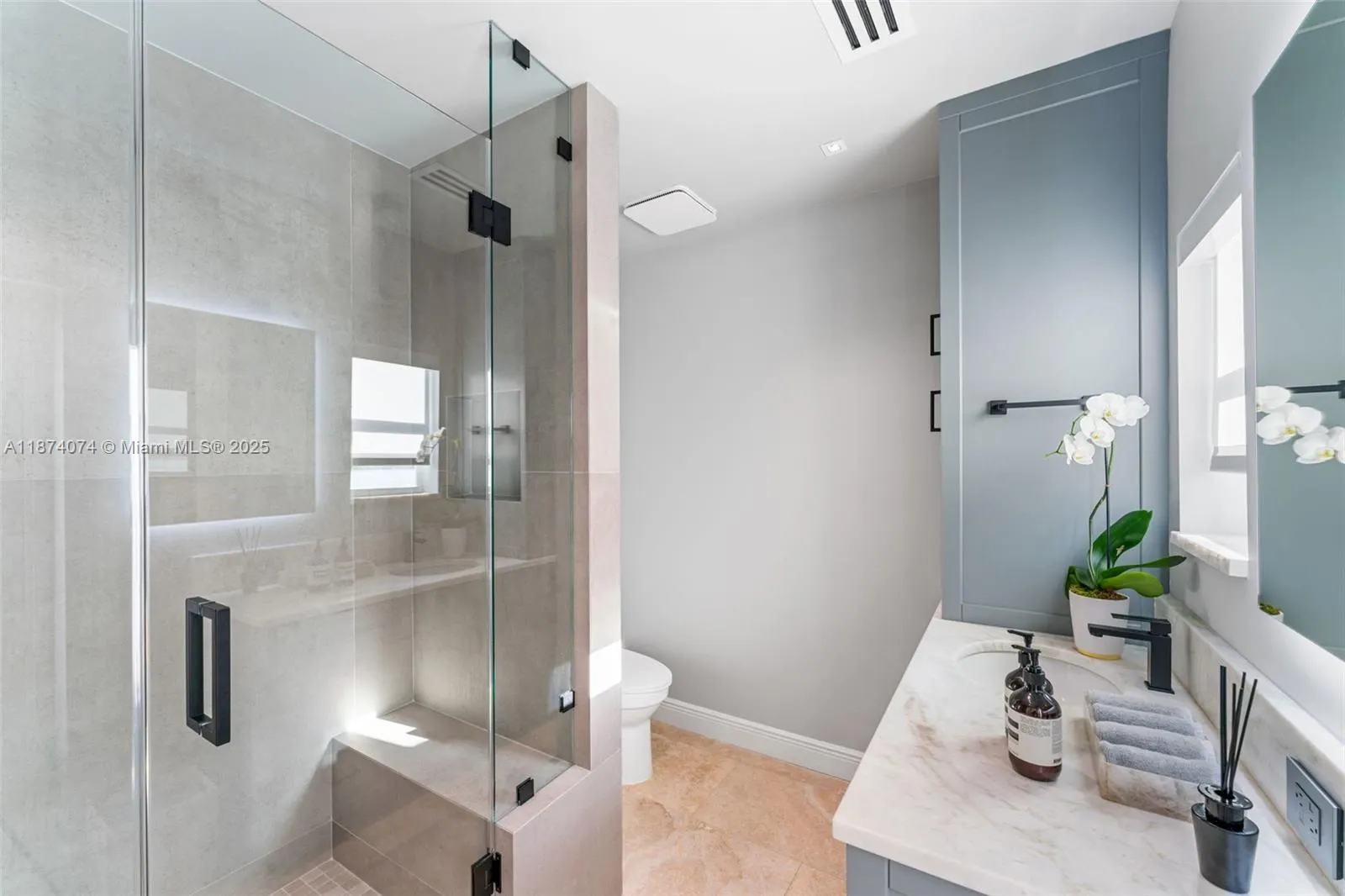 1011 N Venetian Dr