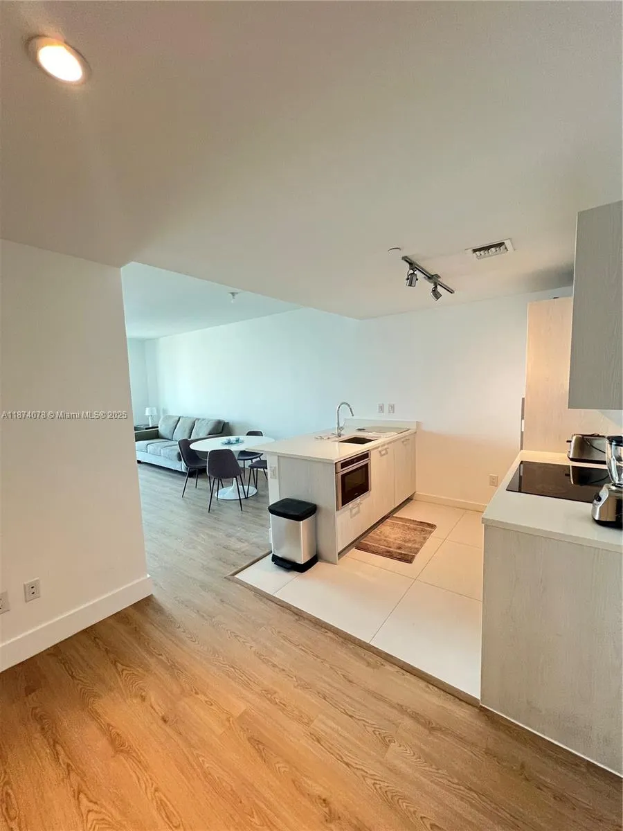 501 NE 31st St, #1202
