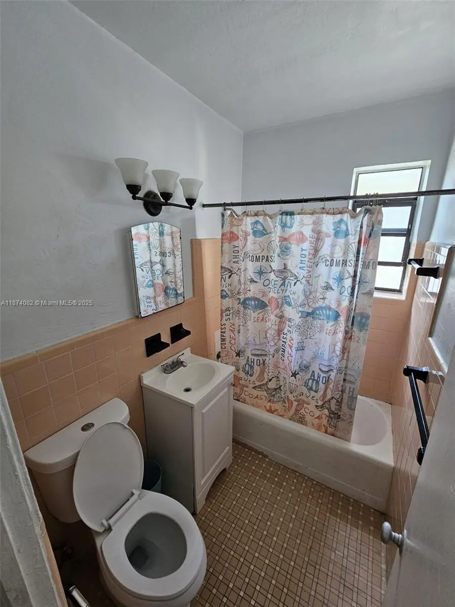 7320 Carlyle Ave, #4