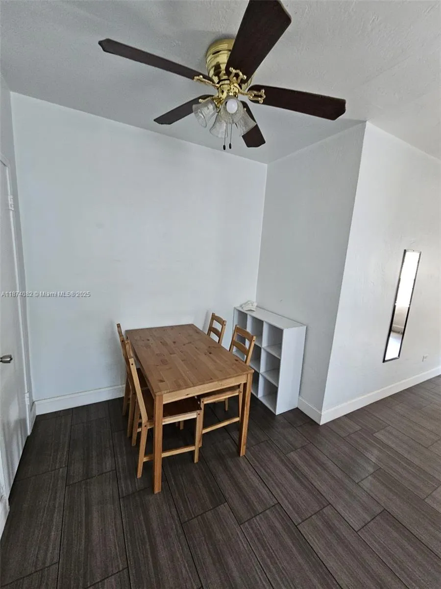 7320 Carlyle Ave, #4