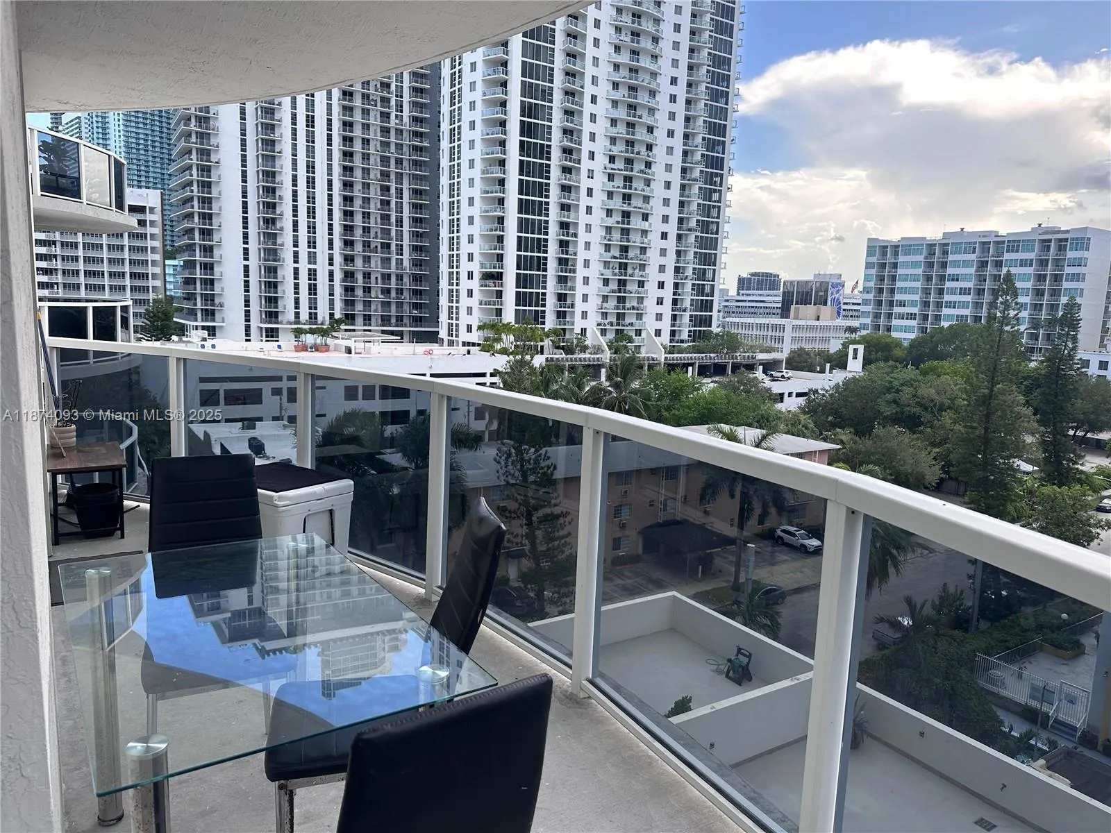 601 NE 23rd St, #807