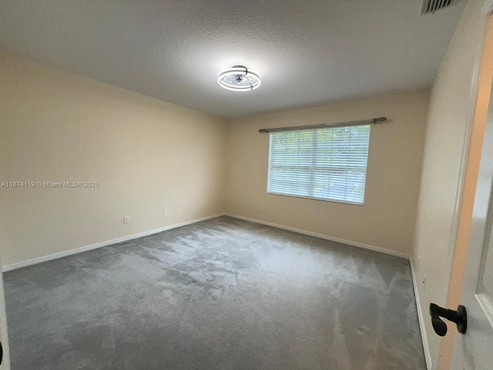 30 Windsor Ln