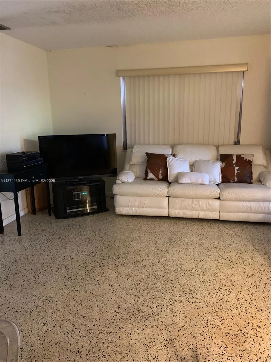7610 NW 4th St, #7610