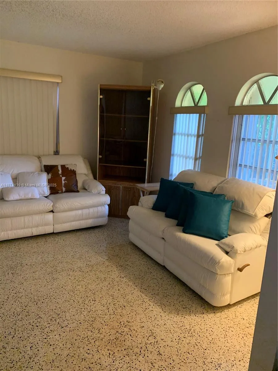7610 NW 4th St, #7610