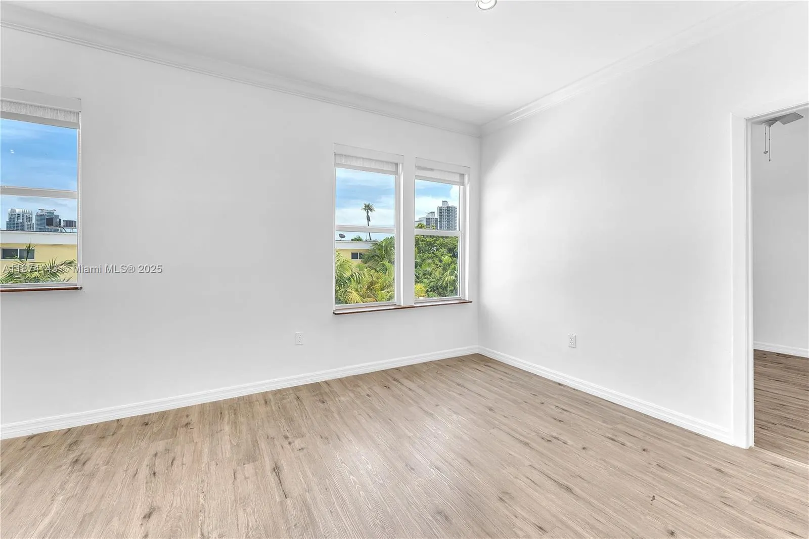 737 Jefferson Ave, #305