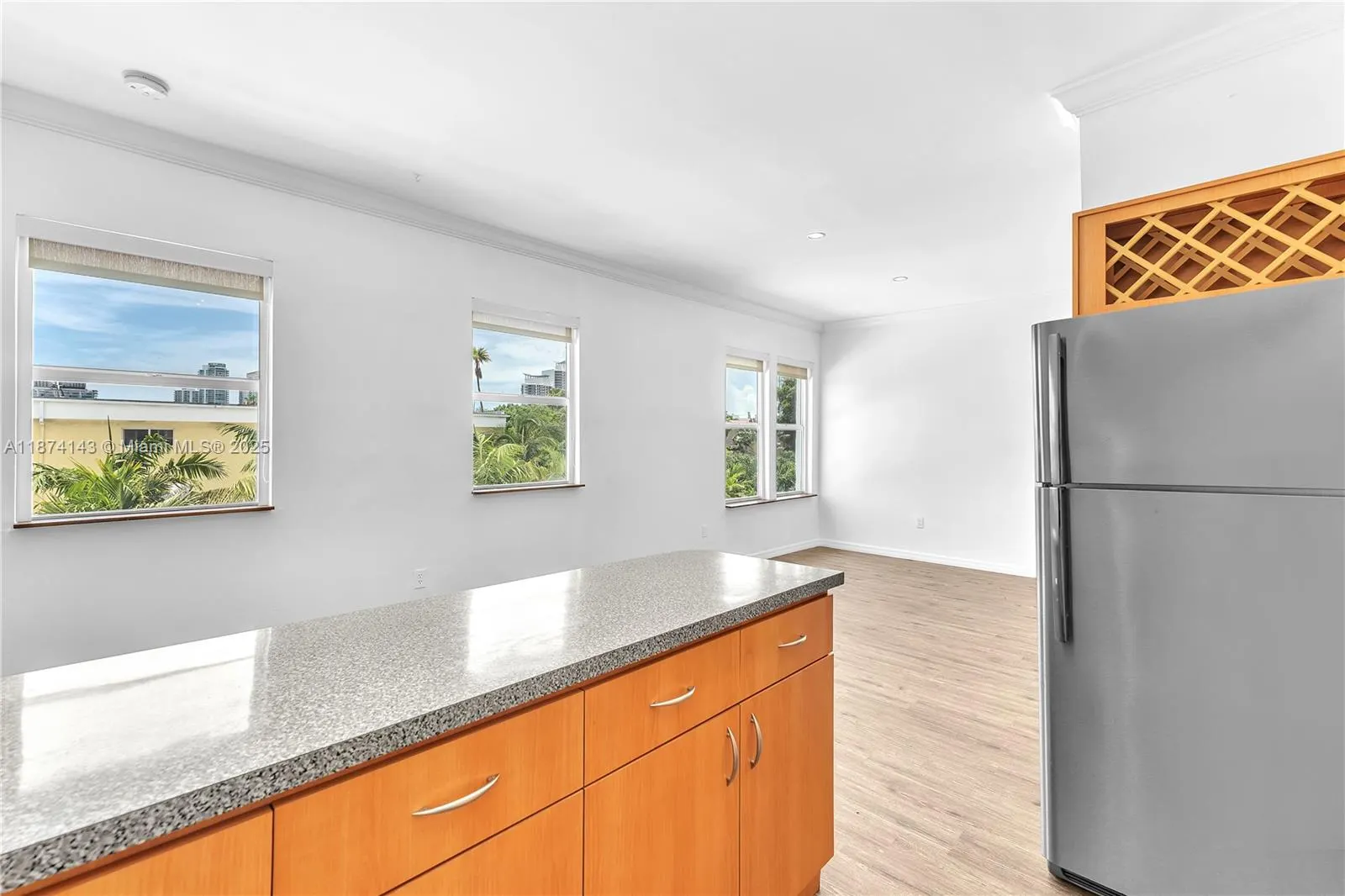 737 Jefferson Ave, #305