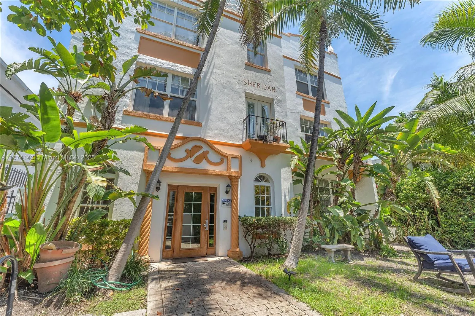 737 Jefferson Ave, #305