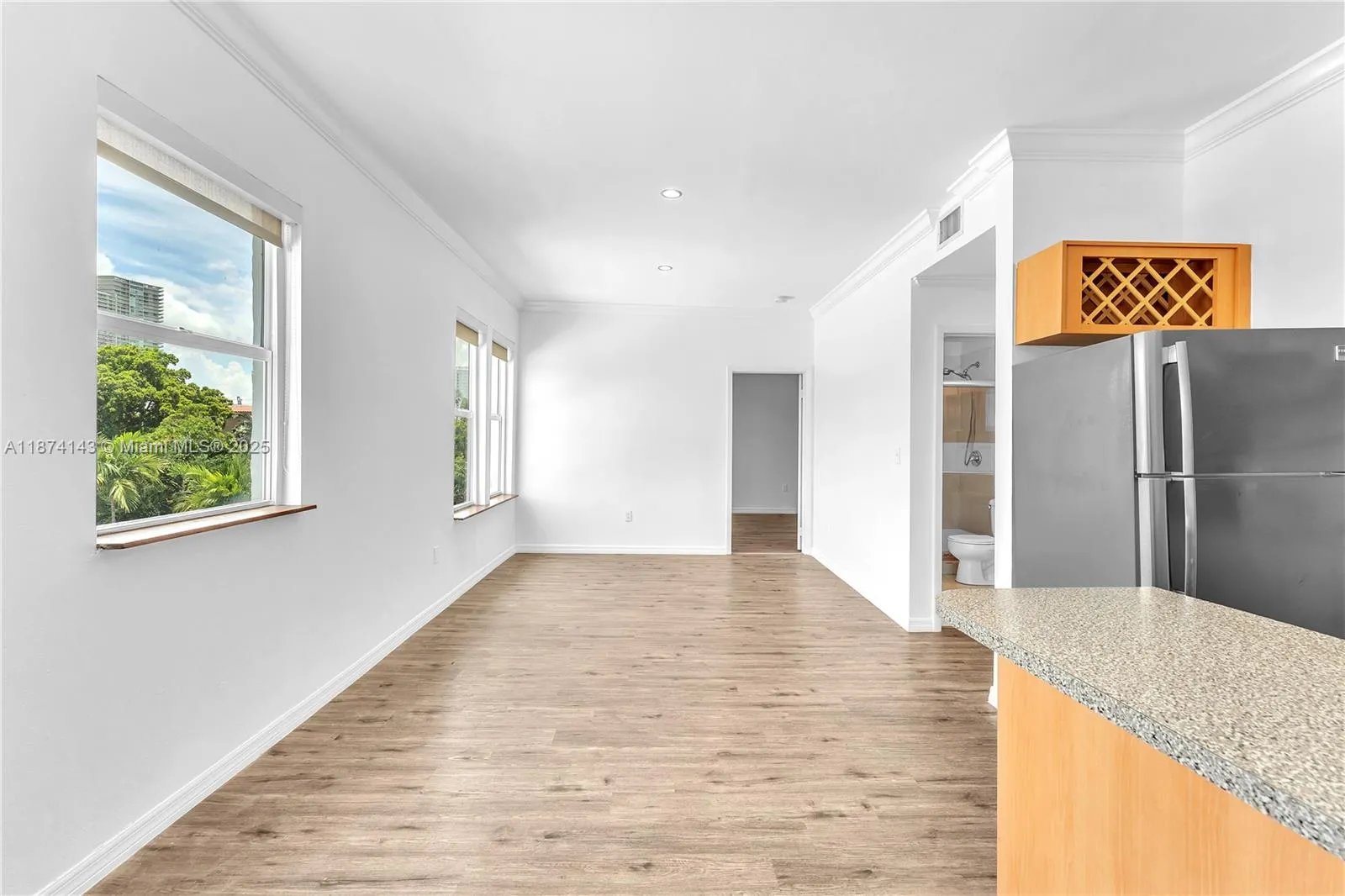 737 Jefferson Ave, #305