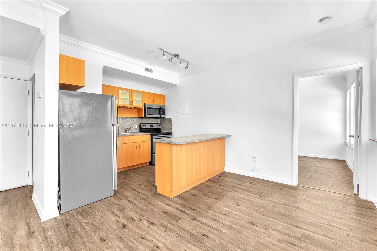 737 Jefferson Ave, #305