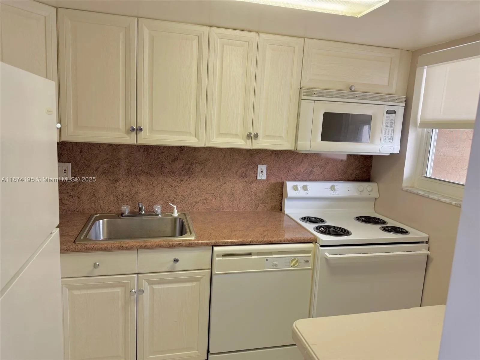 3522 NE 171st St, #303