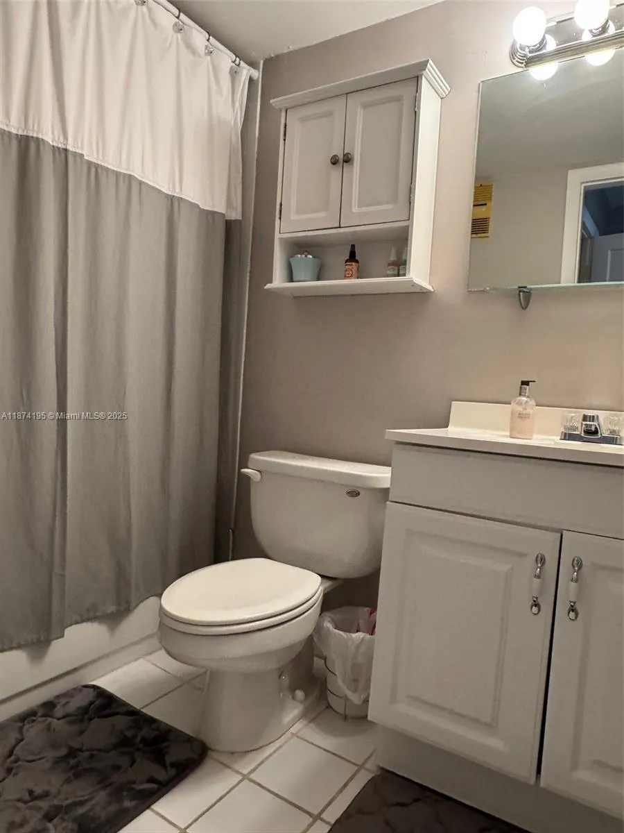 3522 NE 171st St, #303