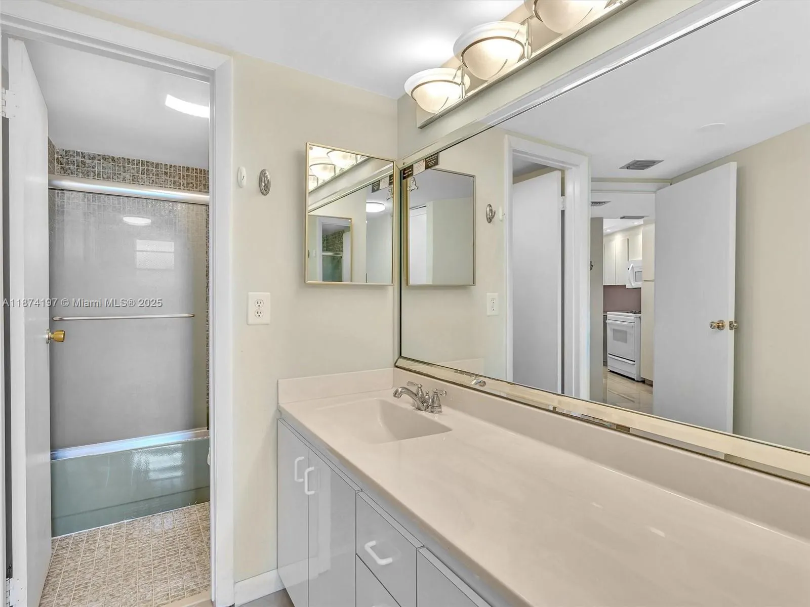 20400 W Country Club Dr, #605