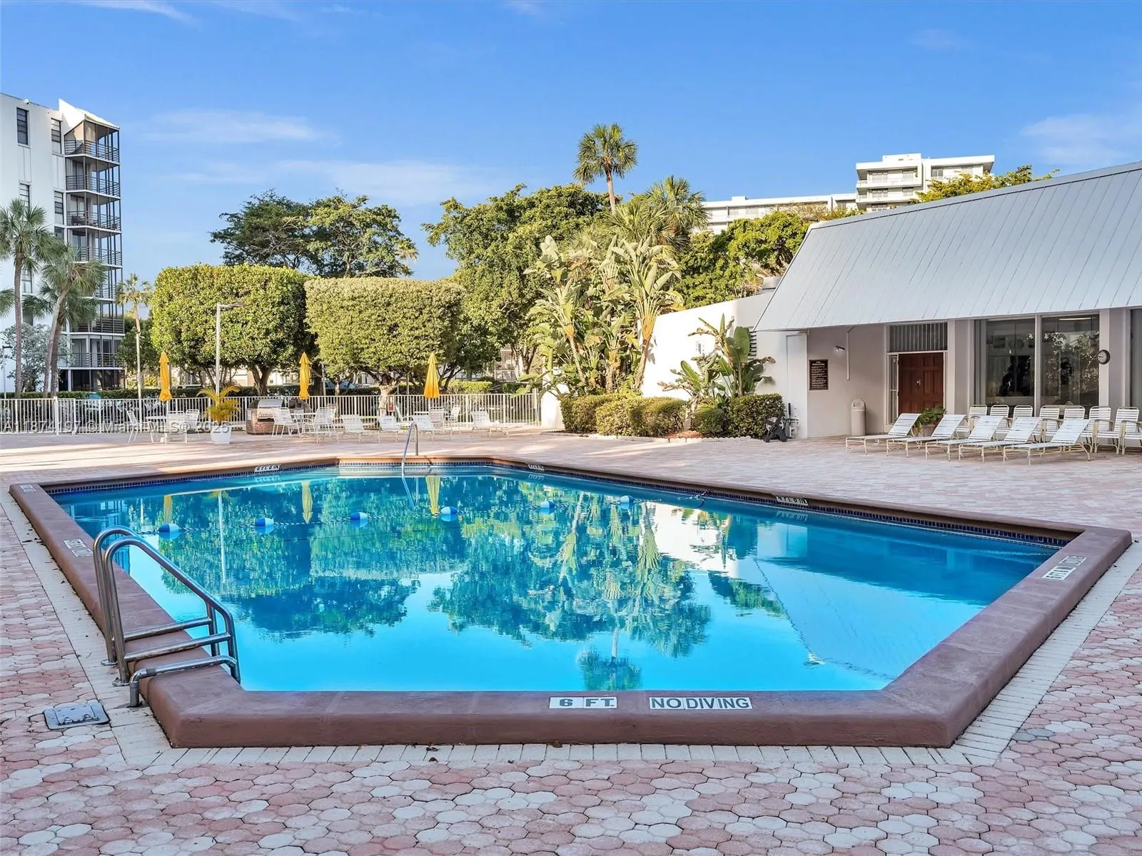 20400 W Country Club Dr, #605